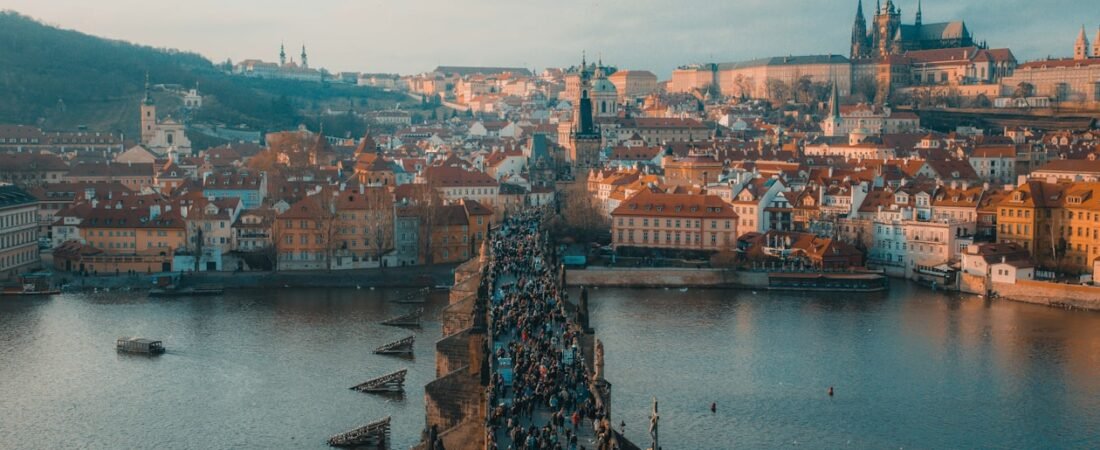 Praga: A Europa Medieval com Custo Surpreendentemente Acessível